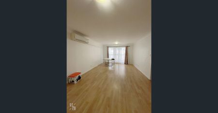 Fully Furnished-Level 4, move in condition apartment! Close to Maroubra junction. Large lounge and balcony, quiet living environment - Photo 2