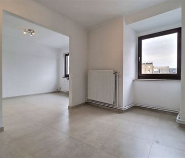 Appartement entièrement rénové 2 chambres +cave + grenier - Photo 2