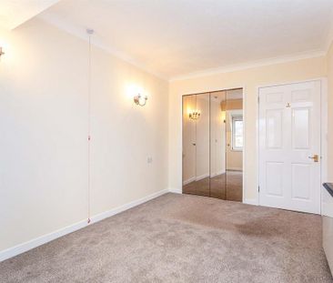 1 bedroom retirement property to rent - Photo 5