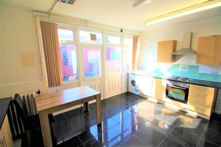 1 bedroom Flat To Let - Photo 4
