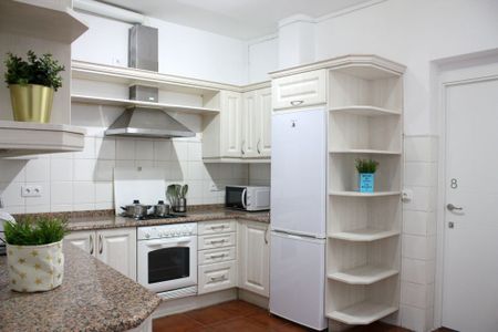 Bright room in Calle Valenzuela - Photo 2