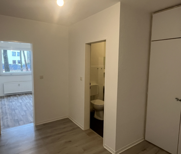 !!Schnell sein!! *Frisch renoviert* Helle 2-Zimmerwohnung mit BALKO... - Photo 1