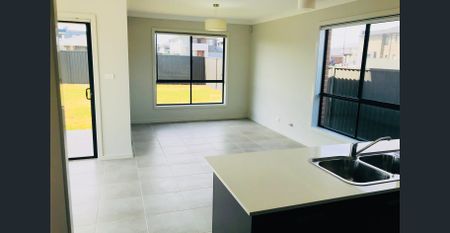 Spacious 4 Bedroom Home For Lease! - Photo 2