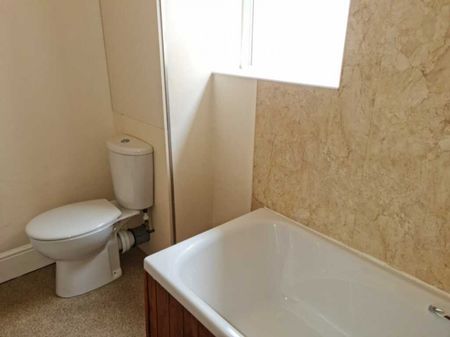 2 Double Bedroom First Floor Flat - Photo 2