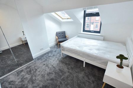 4 bedroom end of terrace house to rent - Photo 5