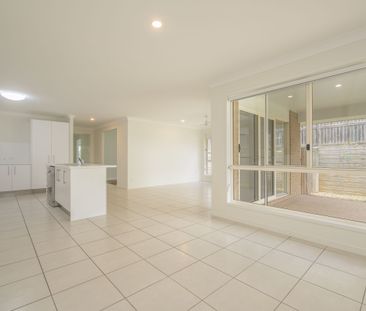 MODERN FAMILY HOME IN QUITE CUL DE SAC - Photo 3