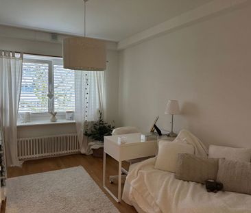 Moderne 3.5-Zimmer-Wohnung an ruhiger Lage - Photo 3