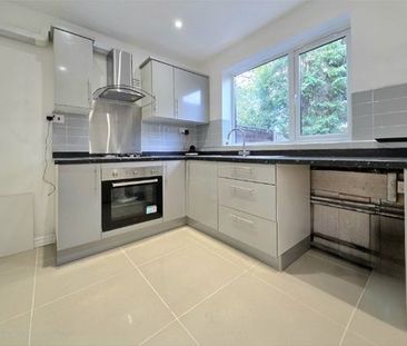 Steyning Grove, London, SE9 - Photo 3