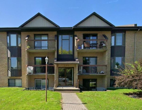 2 CH - 1 SDB - Sainte-Julie - $1,600 /mo - Photo 1