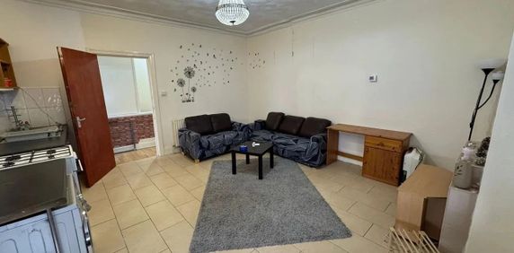 2 Bed Flat, Southampton, SO14 - Photo 2
