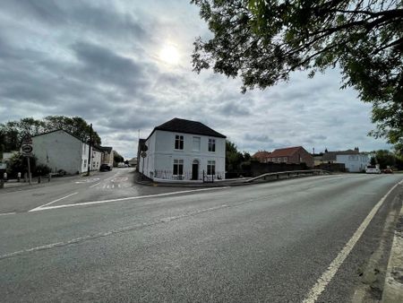 3 bedroom semi-detached house to rent - Photo 3