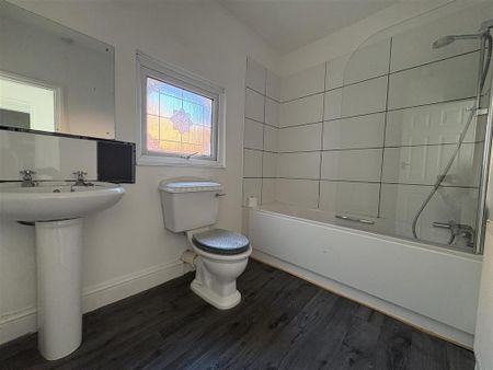2 bedroom end of terrace house to rent - Photo 4