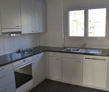 Quiet and central 2.5-room apartment in Baar - Foto 3