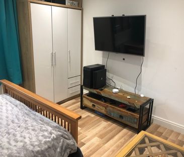 1 Bed Flat, Ravenshurst Avenue, NW4 - Photo 2