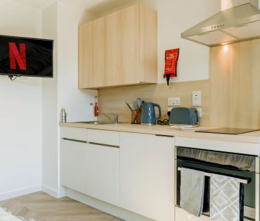 Courtyard View Studio Upper Floors - Photo 5