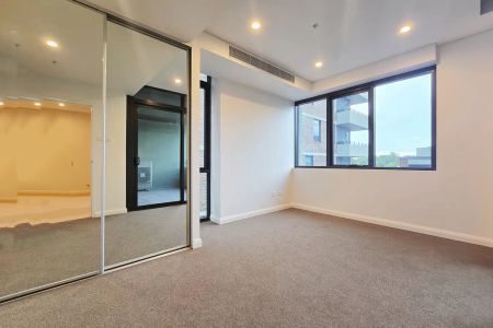 “Modern two-bedroom apartment with secure parking space” - Photo 5