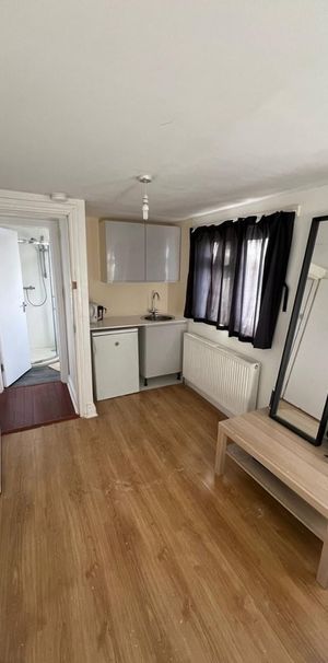 Studio Flat, Randall Avenue, NW2 - Photo 2