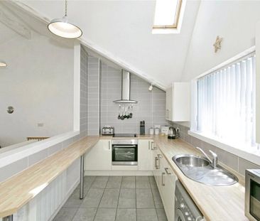 2 bedroom end of terrace house to rent - Photo 4