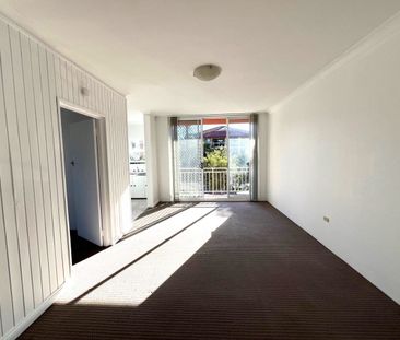 SUN FILLED ONE BEDROOM UNIT! - Photo 1