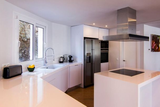 Luxury Villa for rent in Marbella Del Este, Spain - Photo 1