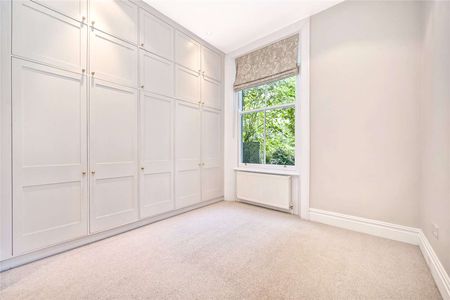 Beautifully refurbished two bedroom flat with private garden. - Photo 2