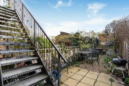 2 bedroom maisonette to rent - Photo 2