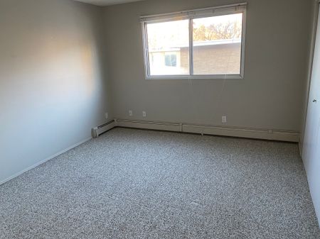 Hearth Manor - Photo 5