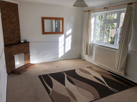 3 Bed Semi-Detached House, Crawley Green Road, LU2 - Photo 3