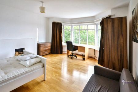 4 bedroom flat to rent - Photo 4