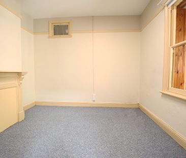 FAMILY HOME IN QUIET STREET - Photo 2