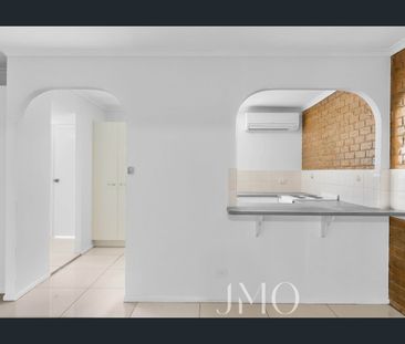 Well Presented Townhouse - New Paint and Carpets - Photo 4