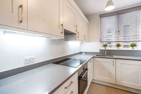 A spacious 2 bedroom apartment superbly located close to Marylebone High Street. - Photo 2