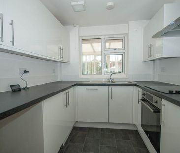 3 bedroom semi-detached bungalow to rent - Photo 2