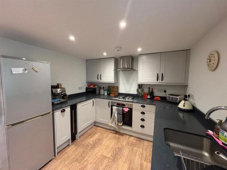 3 bedroom terraced house to rent - Photo 5