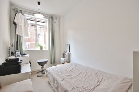 Latymer Court, Hammersmith Road, Hammersmith, London, W6 - Photo 3