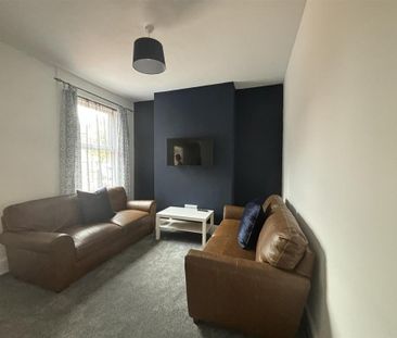 2 bedroom private hall to rent - Photo 2