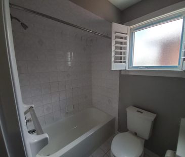 For Lease - 5486 Antrex Crescent, Mississauga, Ontario - Photo 2