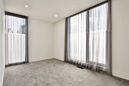 BE IMPRESSED BY STYLE, SPACE & SOPHISTICATION! - Photo 3