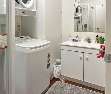 Perfect for students -Spacious 6-Bedroom Apartment in the Heart of ... - Photo 4