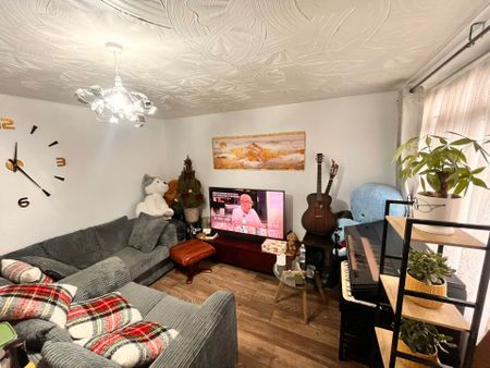 Price £1,250 pcm - Available 16/02/2026 - Unfurnished - Photo 5