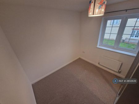 3 bedroom semi-detached house to rent - Photo 4