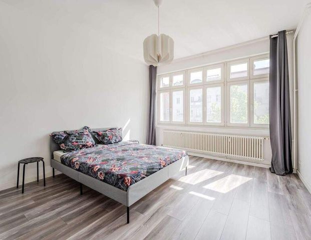 Helle und geräumige 2 Zimmer Wohnung in Stalin Gebäude - Foto 1