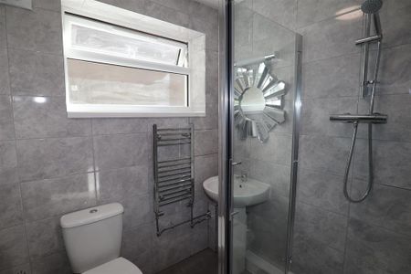 2 bedroom semi-detached bungalow to rent - Photo 5