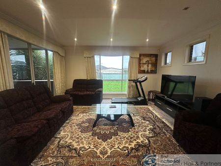 Spacious home - Photo 3