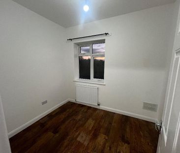 3 bedroom flat to rent - Photo 2