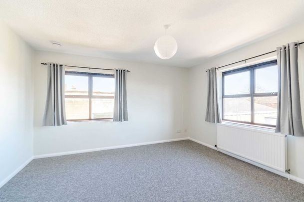 2 Bedroom Apartment | Available 04-04-2025 - Photo 1