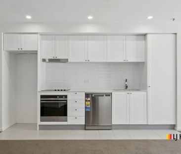 1 Bedroom Apartment with Study Nook - Photo 5