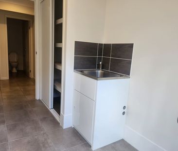 Modern 3-Bedroom Duplex Living in Peaceful Park Ridge Quarter - Photo 2