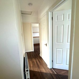 Rayners Gardens - Photo 2