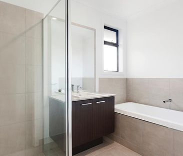 Stylish & Spacious Townhouse Living in Prime McKinnon School Zone L... - Photo 5